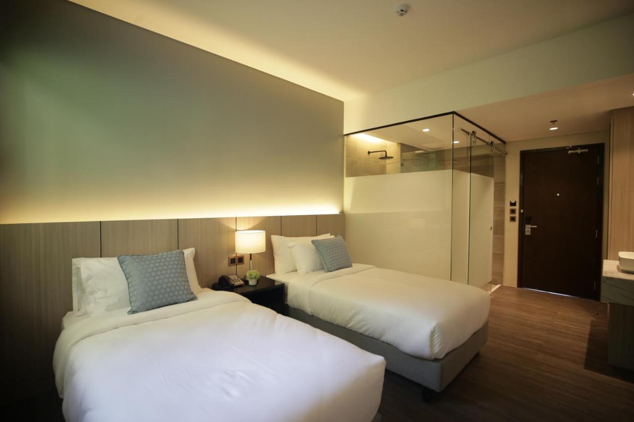 The Maximilian Hotel Cauayan City  Dış mekan fotoğraf