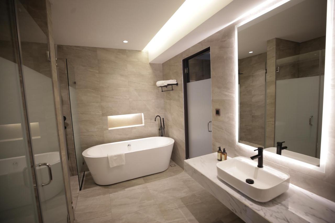 The Maximilian Hotel Cauayan City  Dış mekan fotoğraf