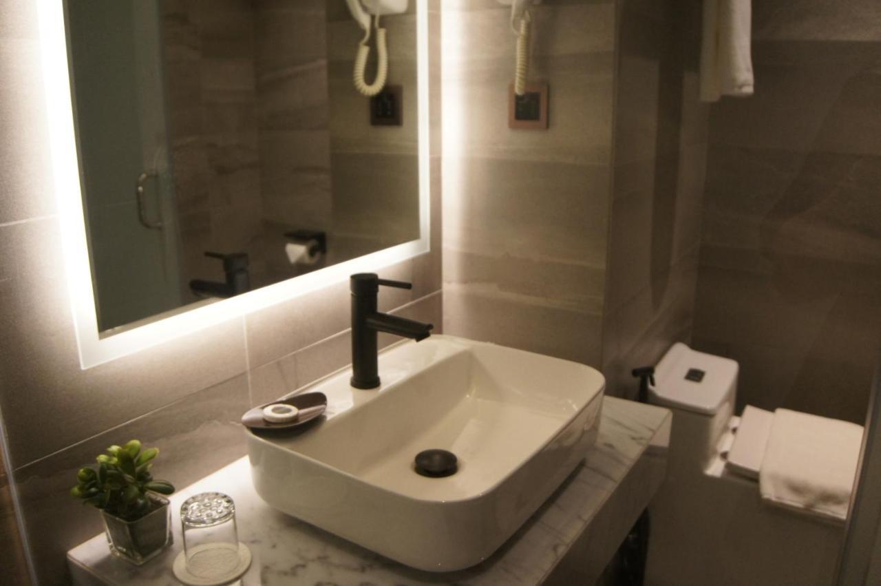 The Maximilian Hotel Cauayan City  Dış mekan fotoğraf
