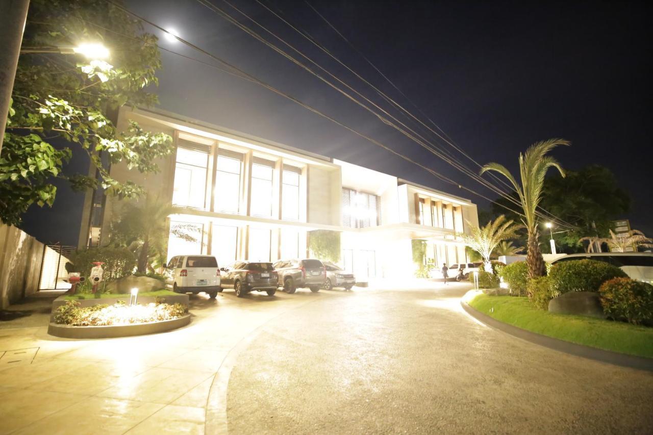 The Maximilian Hotel Cauayan City  Dış mekan fotoğraf