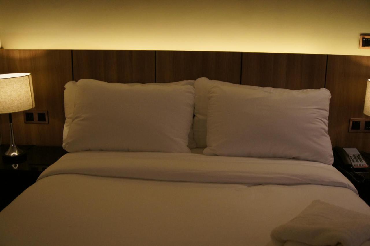 The Maximilian Hotel Cauayan City  Dış mekan fotoğraf