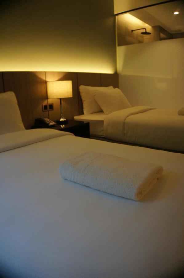 The Maximilian Hotel Cauayan City  Dış mekan fotoğraf
