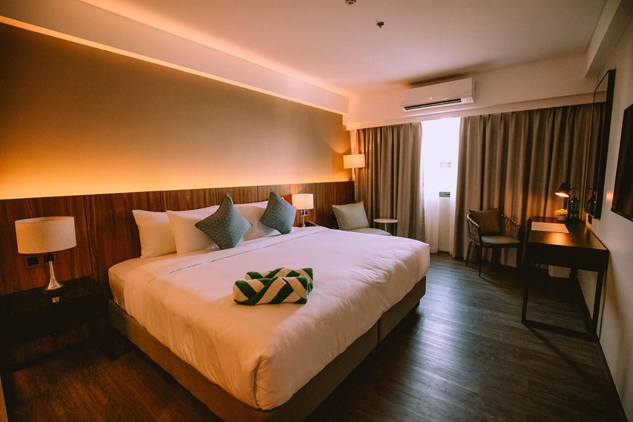 The Maximilian Hotel Cauayan City  Dış mekan fotoğraf