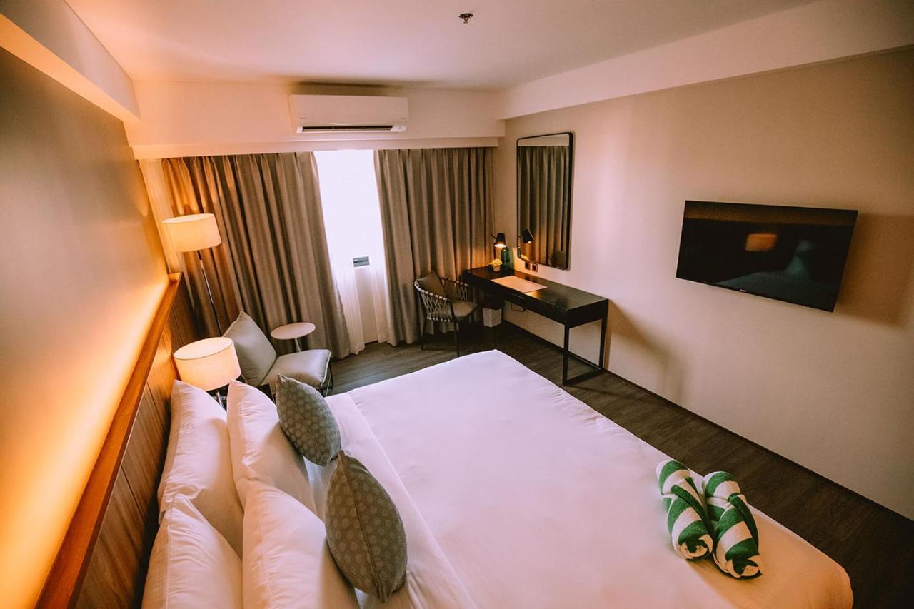 The Maximilian Hotel Cauayan City  Dış mekan fotoğraf