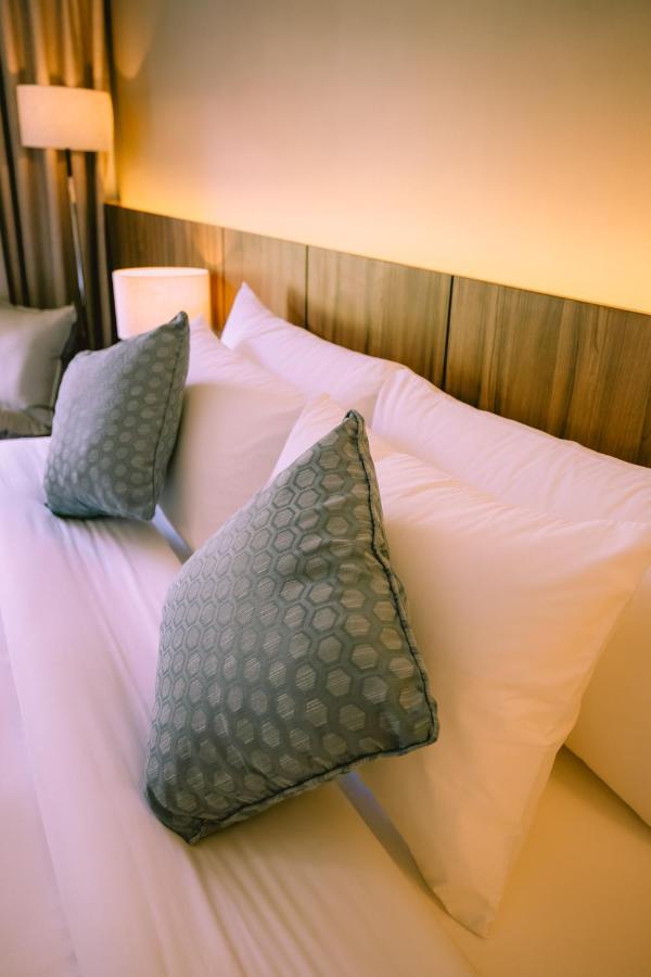 The Maximilian Hotel Cauayan City  Dış mekan fotoğraf