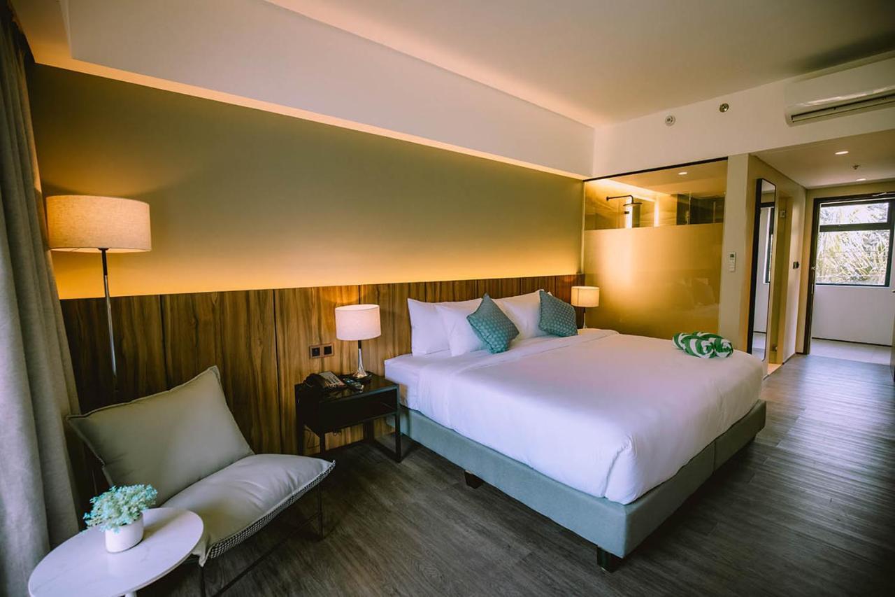 The Maximilian Hotel Cauayan City  Dış mekan fotoğraf