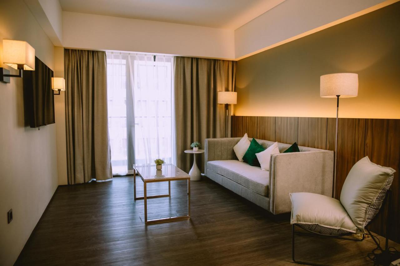 The Maximilian Hotel Cauayan City  Dış mekan fotoğraf